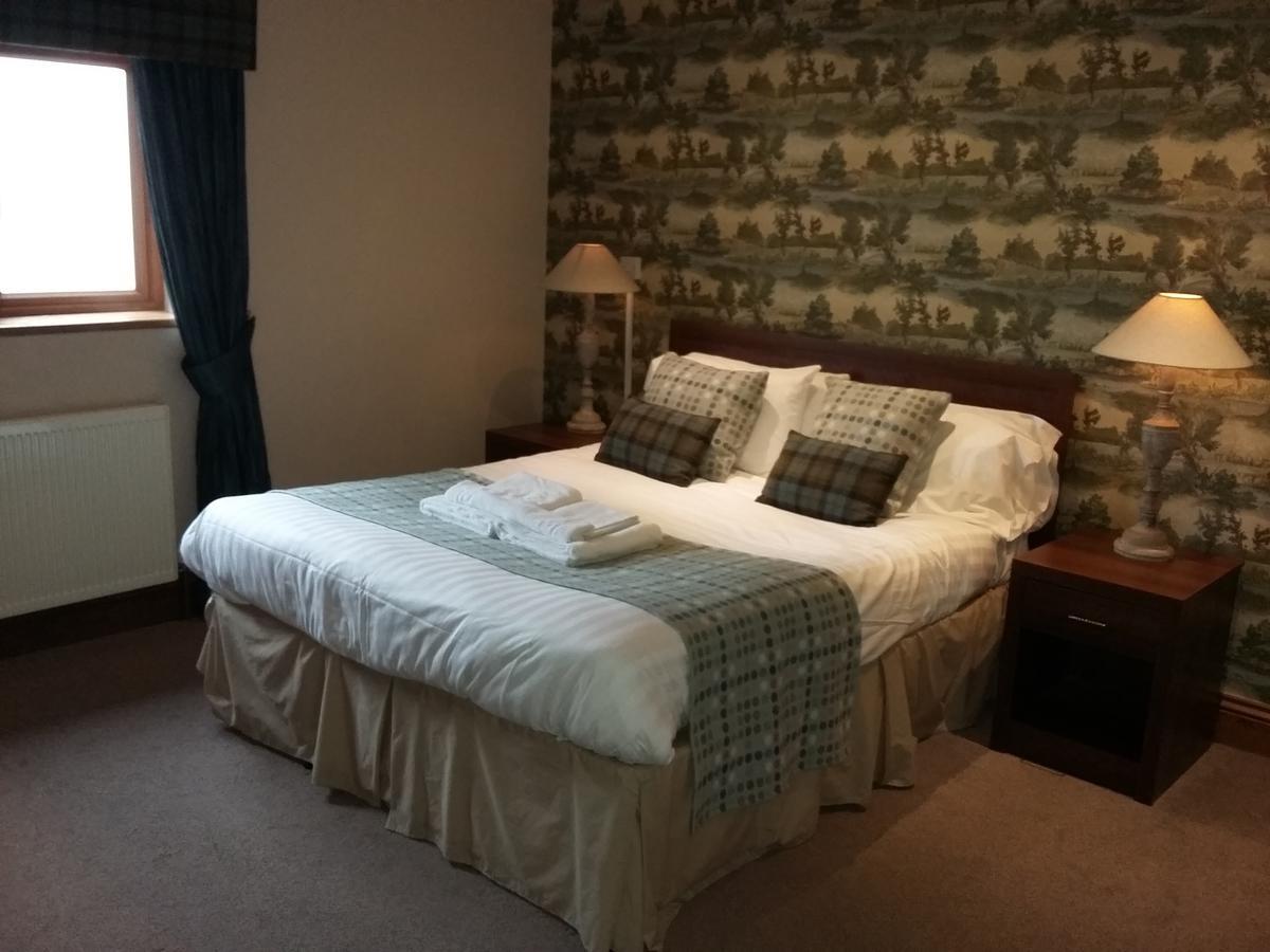 The Huntsman Inn 홀름퍼스 외부 사진